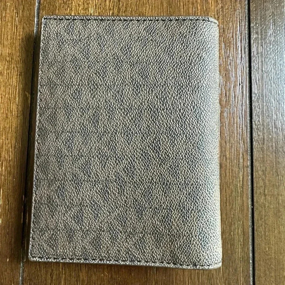 Michael Kors Jet set fold wallet - Picture 12 of 12